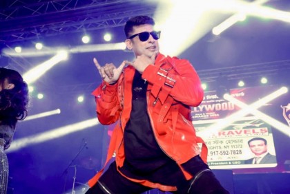 নিউইয়র্ক মাতালেন জায়েদ খান