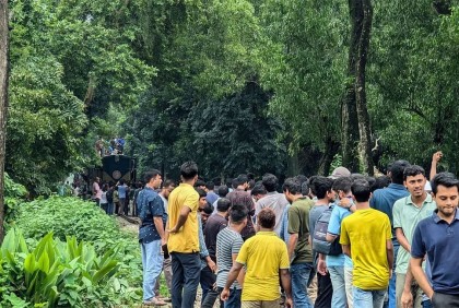 কোটা বাতিলের দাবিতে বাংলাদেশ কৃষি বিশ্ববিদ্যালয়ে ট্রেন থামিয়ে বিক্ষোভ