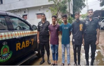 ফেনীতে গাঁজাসহ গ্রেফতার ৩