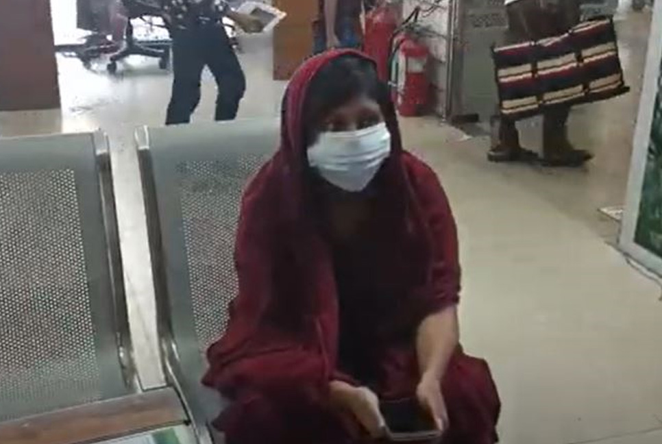 ফেসবুকে প্রেম করে অবৈধভাবে  বাংলাদেশে এসে বিপাকে ভারতীয় নারী