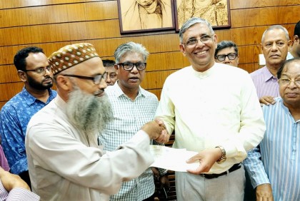 ৫৮ প্রতিষ্ঠানে টিআর বরাদ্দের চেক হস্তান্তর করলেন নাছিম