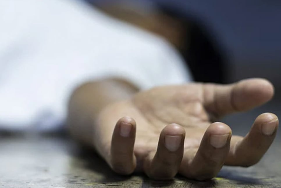 ছাদ থেকে পড়ে প্রাণ গেল তরুণীর