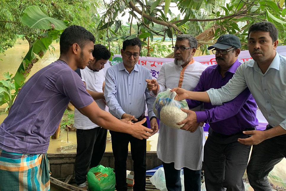 শেরপুরের বন্যার্তদের মাঝে ত্রাণ বিতরণ