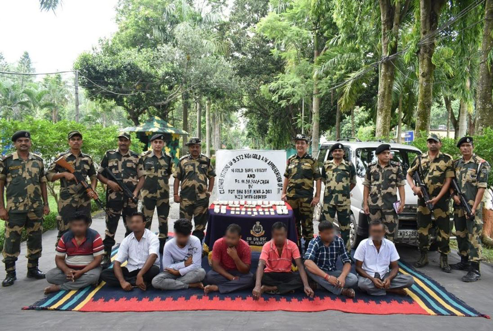 ভারত-বাংলাদেশ সীমান্তে ৯ কেজি ৬০০ গ্রাম স্বর্ণের বার উদ্ধার, আটক ৭ 

