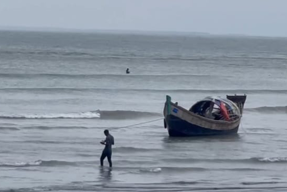 মিয়ানমারে ফিরে গেছে সেন্টমার্টিনে ভেসে আসা রোহিঙ্গা বোঝাই ট্রলার