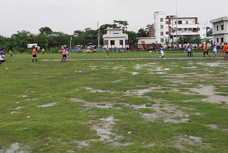 গলাচিপায় প্রীতি ফুটবল ম্যাচ অনুষ্ঠিত