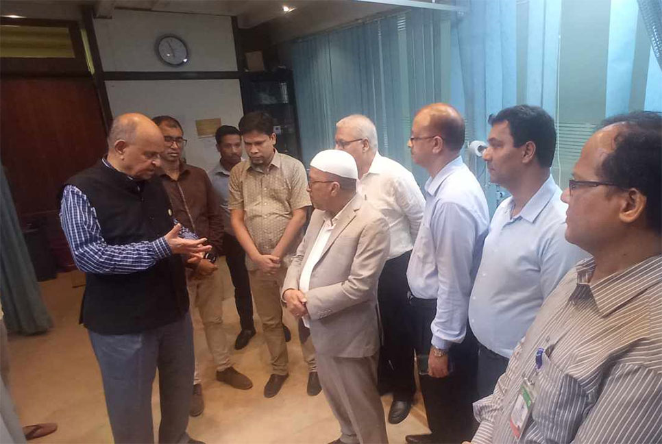 চট্টগ্রামে পৌঁছেই অভিযানে নেমেছেন স্বাস্থ্যমন্ত্রী