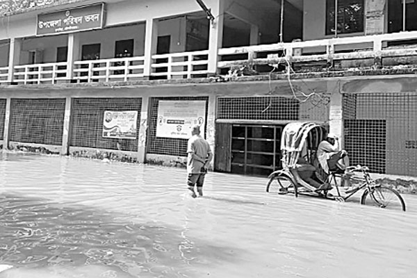 ২০ দিন অফিস হাসপাতালে পানি