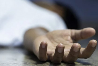 ছাদ থেকে পড়ে প্রাণ গেল তরুণীর