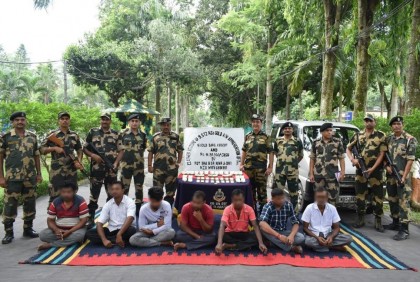 ভারত-বাংলাদেশ সীমান্তে ৯ কেজি ৬০০ গ্রাম স্বর্ণের বার উদ্ধার, আটক ৭ 

