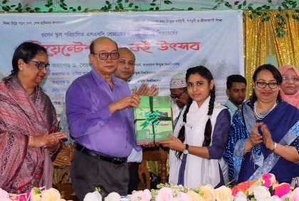 বাউবির এসএসসি প্রোগ্রামের শিক্ষার্থীদের বই বিতরণ উৎসব