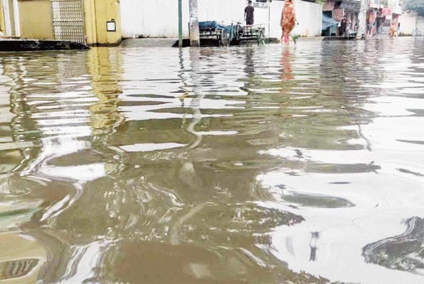বিপৎসীমার নিচে সুরমার পানি