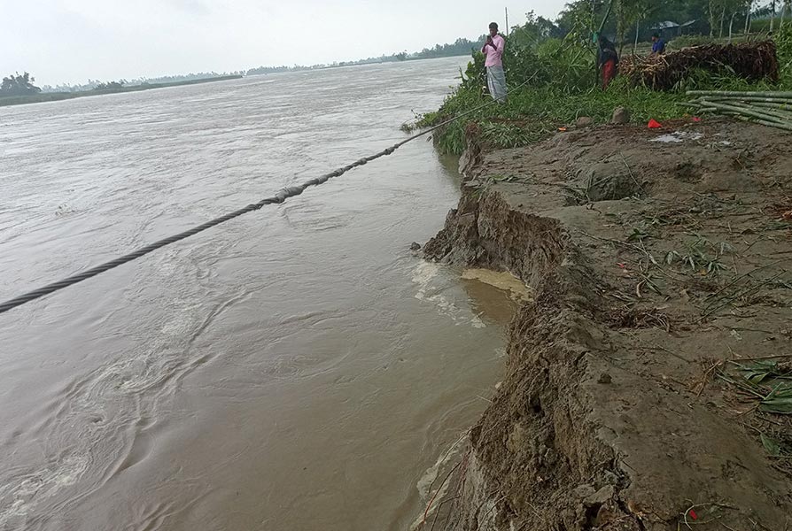 তিস্তার ভাঙনের কবলে শতাধিক পরিবার
