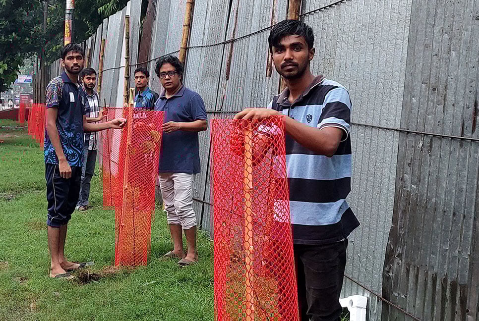বেরোবি শিক্ষক-শিক্ষার্থীদের বৃক্ষরোপণ