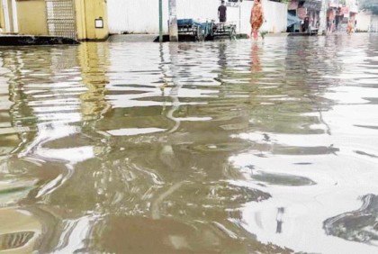 বিপৎসীমার নিচে সুরমার পানি