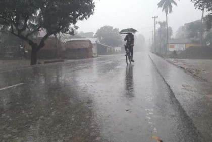 আজ ভারি বর্ষণ হতে পারে যেসব বিভাগে