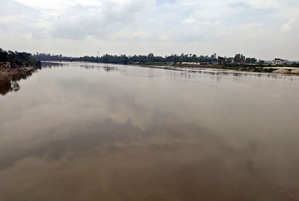 দিনাজপুরে করতোয়া নদীর 
পানি বিপৎসীমার উপরে