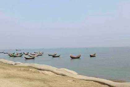 ট্রলার ডুবে বিজিপির এক সদস্য আশ্রয় নিলো টেকনাফে