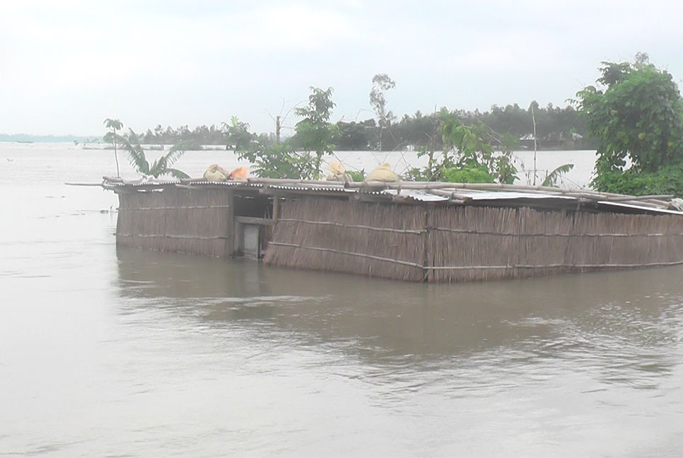 কুড়িগ্রামে পানি কমলেও বন্যা পরিস্থিতি অপরিবর্তিত