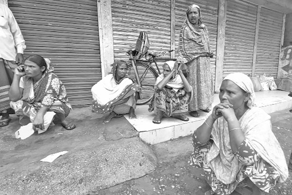 শ্রম বেচাকেনার ‘থারোহাটি’