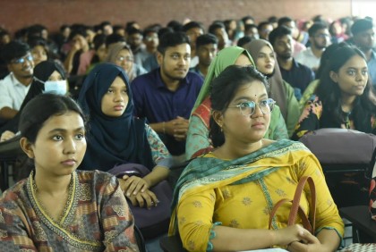 নবীন শিক্ষার্থীদের ইংরেজি দক্ষতা বৃদ্ধির জন্য আইইউবিএটির নতুন কোর্স