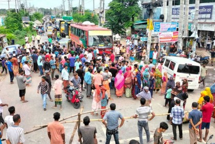 জলাবদ্ধতা নিরসনের দাবিতে যশোর-খুলনা মহাসড়ক অবরোধ