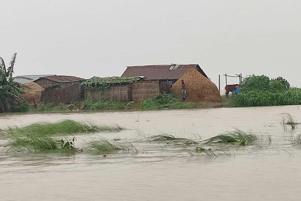 তিন নদীর পানি কমলেও বেড়েছে করতোয়ার, গাইবান্ধায় কমেনি জনদুর্ভোগ