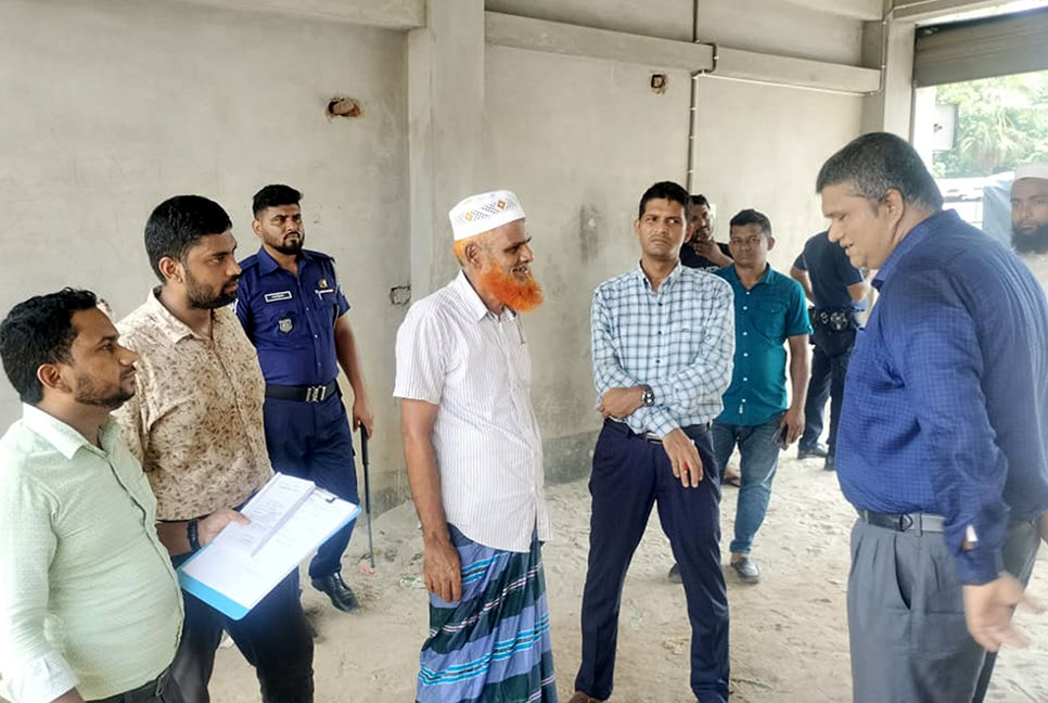 চাঁদপুরে তিন বালু ব্যবসায়ীকে জরিমানা