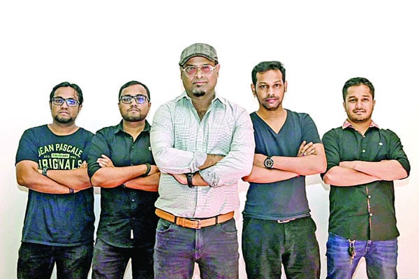 শফিক তুহিনের ‘হ্যালো ব্যান্ড’