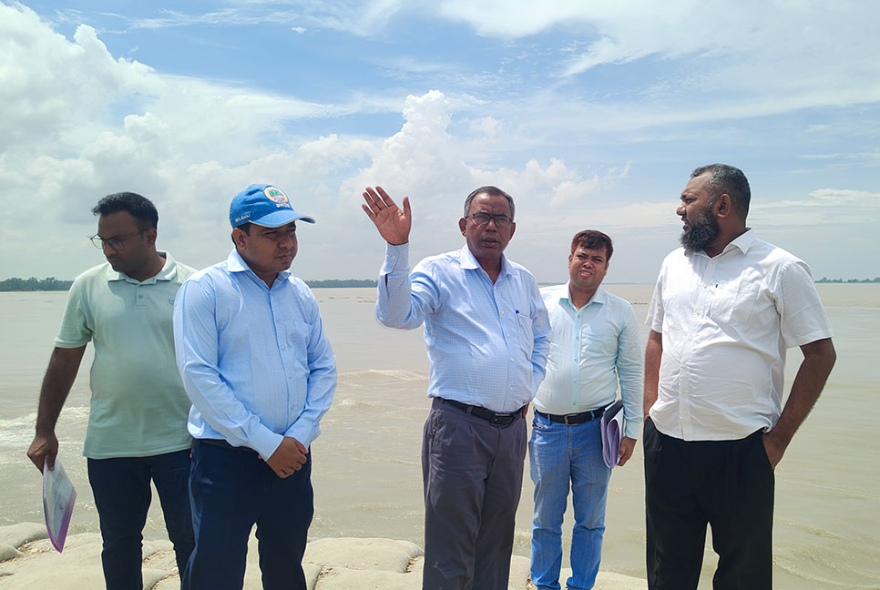 কমছে যমুনার পানি, সিরাজগঞ্জে ভাঙ্গন রোধে সতর্ক পাউবো