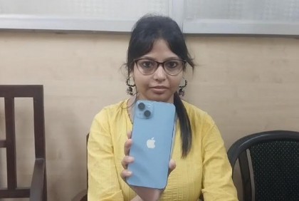 কলকাতায় ছিনতাই হওয়া আইফোন চট্টগ্রামে উদ্ধার, বুঝে পেলেন সেই তরুণী