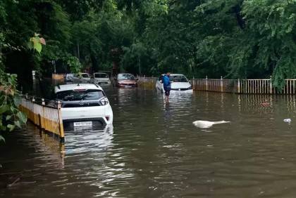 প্রবল বৃষ্টিতে মুম্বাইয়ের শিক্ষাপ্রতিষ্ঠান বন্ধ, রেড অ্যালার্ট জারি