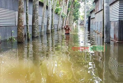 যমুনার পানি কমছে ধীর গতিতে, দুর্ভোগ চরমে