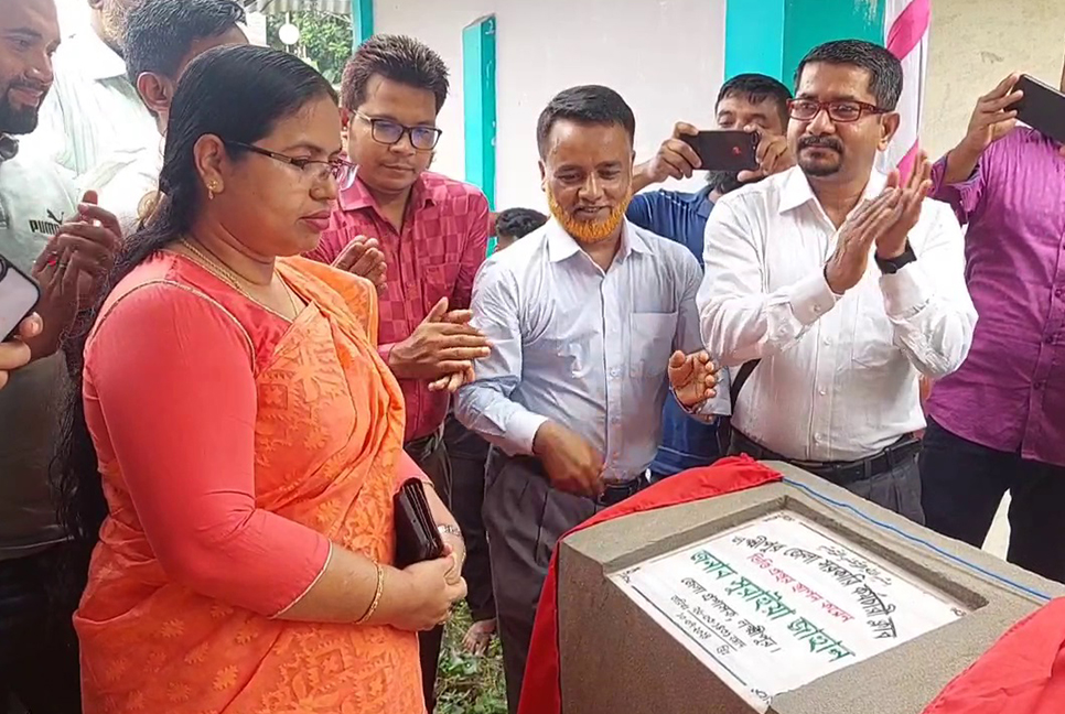 লক্ষ্মীপুরে সরকারি কর্মচারী ক্লাবের ভিত্তিপ্রস্তর স্থাপন