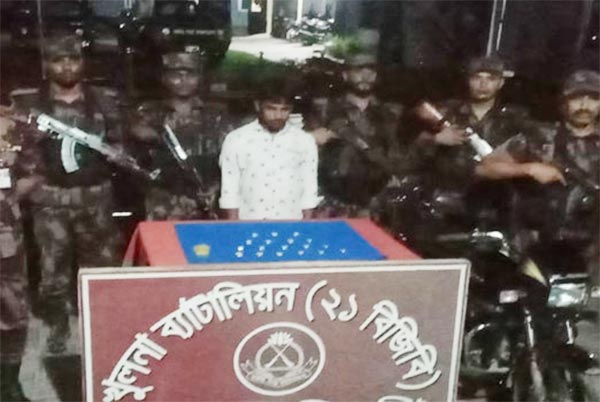 বেনাপোল সীমান্তে ১৮ স্বর্ণের বারসহ আটক ১ 