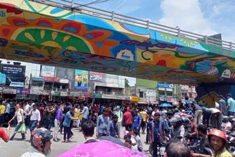 মহাখালীতেও ‘বাংলা ব্লকেড’, যান চলাচল বন্ধ