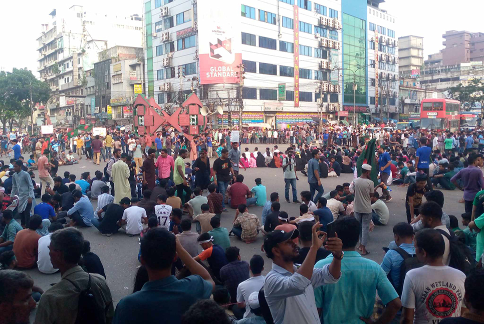 কোটাবিরোধী আন্দোলনে রাজধানীজুড়ে তীব্র যানজট

