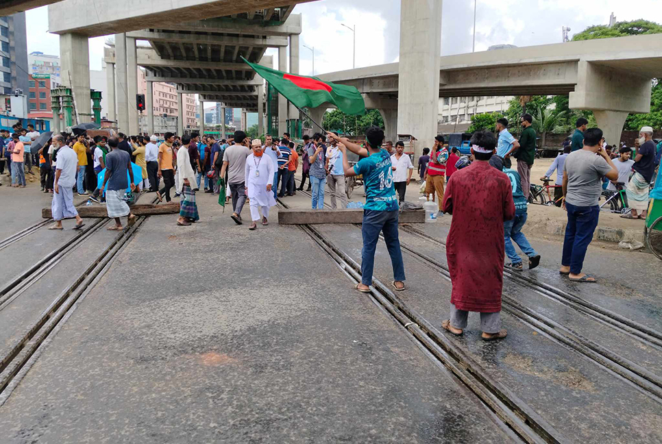 ঢাকা থেকে ট্রেন চলাচল শুরু