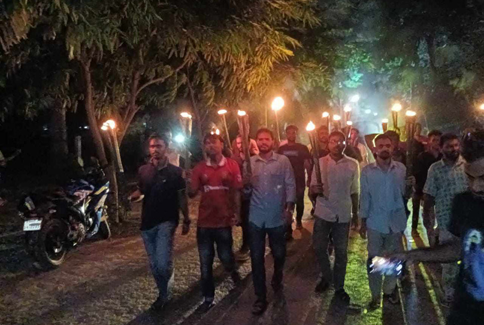 রাবিতে কোটা সংস্কার দাবিতে মশাল মিছিল 

