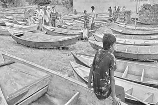 জমজমাট নৌকা বেচাকেনা বর্ষায়