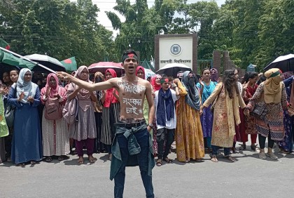 কোটা সংস্কারের দাবিতে ফের উত্তাল রাজশাহী বিশ্ববিদ্যালয় 