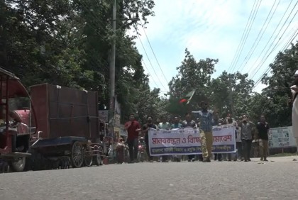 কোটা বাতিলের দাবিতে টাঙ্গাইল-নাগরপুর-আরিচা আঞ্চলিক সড়ক অবরোধ