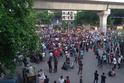 শাহবাগে জড়ো হচ্ছেন আন্দোলনকারীরা