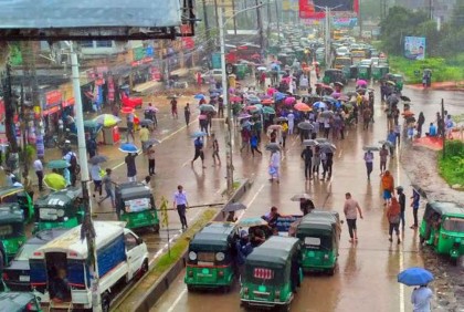বাংলা ব্লকেড: শাবি শিক্ষার্থীদের মহাসড়ক অবরোধ, মারাত্মক দুর্ভোগ