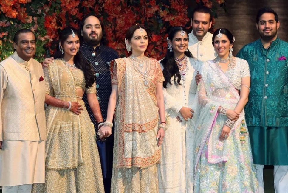 বরযাত্রীদের আনা-নেওয়ায় জেট বিমানের বিশেষ ব্যবস্থা মুকেশ আম্বানির