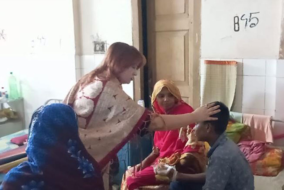 সদর হাসপাতাল পরিদর্শন করেছেন চুয়াডাঙ্গা যুব মহিলা লীগের নেতৃবৃন্দ