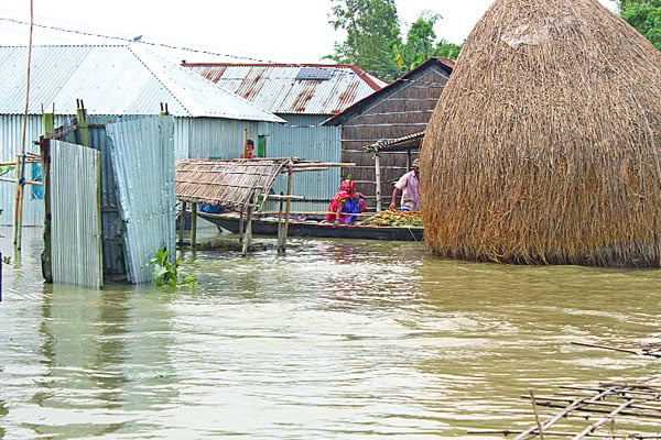 ফের বাড়ছে পানি উদ্বেগে বানভাসিরা