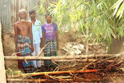 ৩ মাস ধরে গৃহবন্দি অসহায় পরিবার