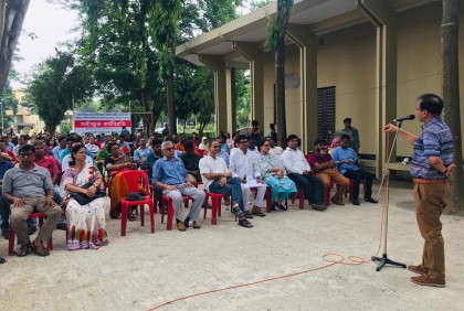 দাবি আদায়ে এগারো দিনেও অনড় রাবি শিক্ষক-কর্মকর্তারা

