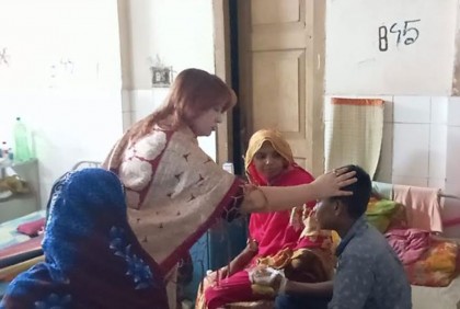 সদর হাসপাতাল পরিদর্শন করেছেন চুয়াডাঙ্গা যুব মহিলা লীগের নেতৃবৃন্দ